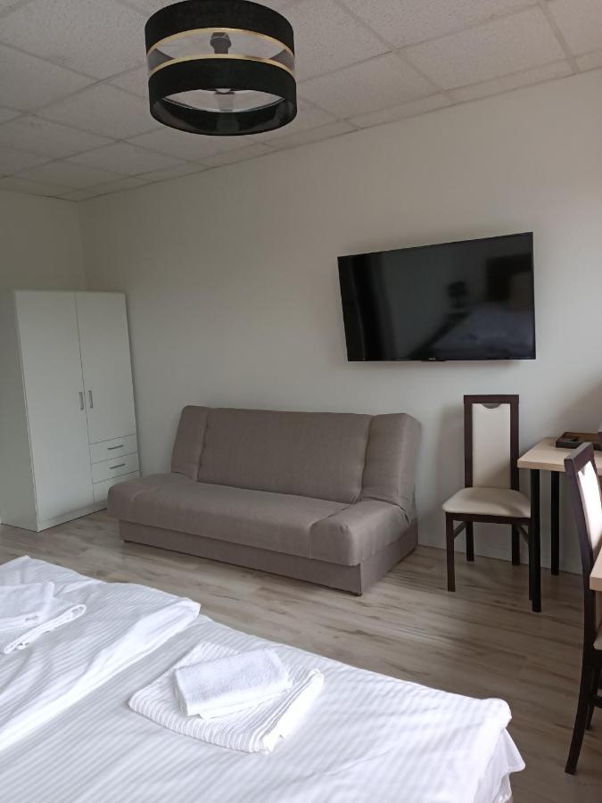 Zielone Wzgorze Hostel Walbrzych Ngoại thất bức ảnh