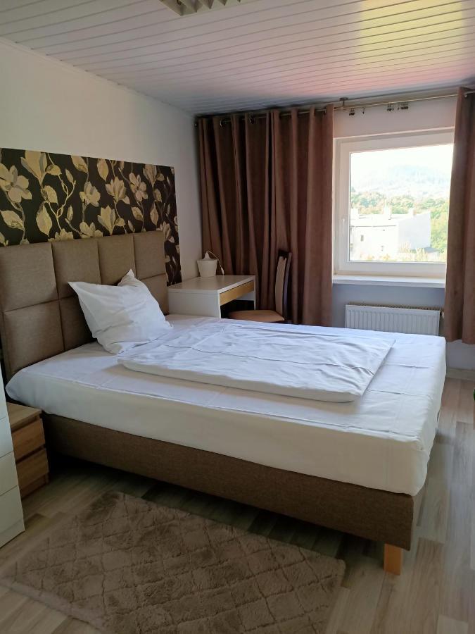 Zielone Wzgorze Hostel Walbrzych Ngoại thất bức ảnh
